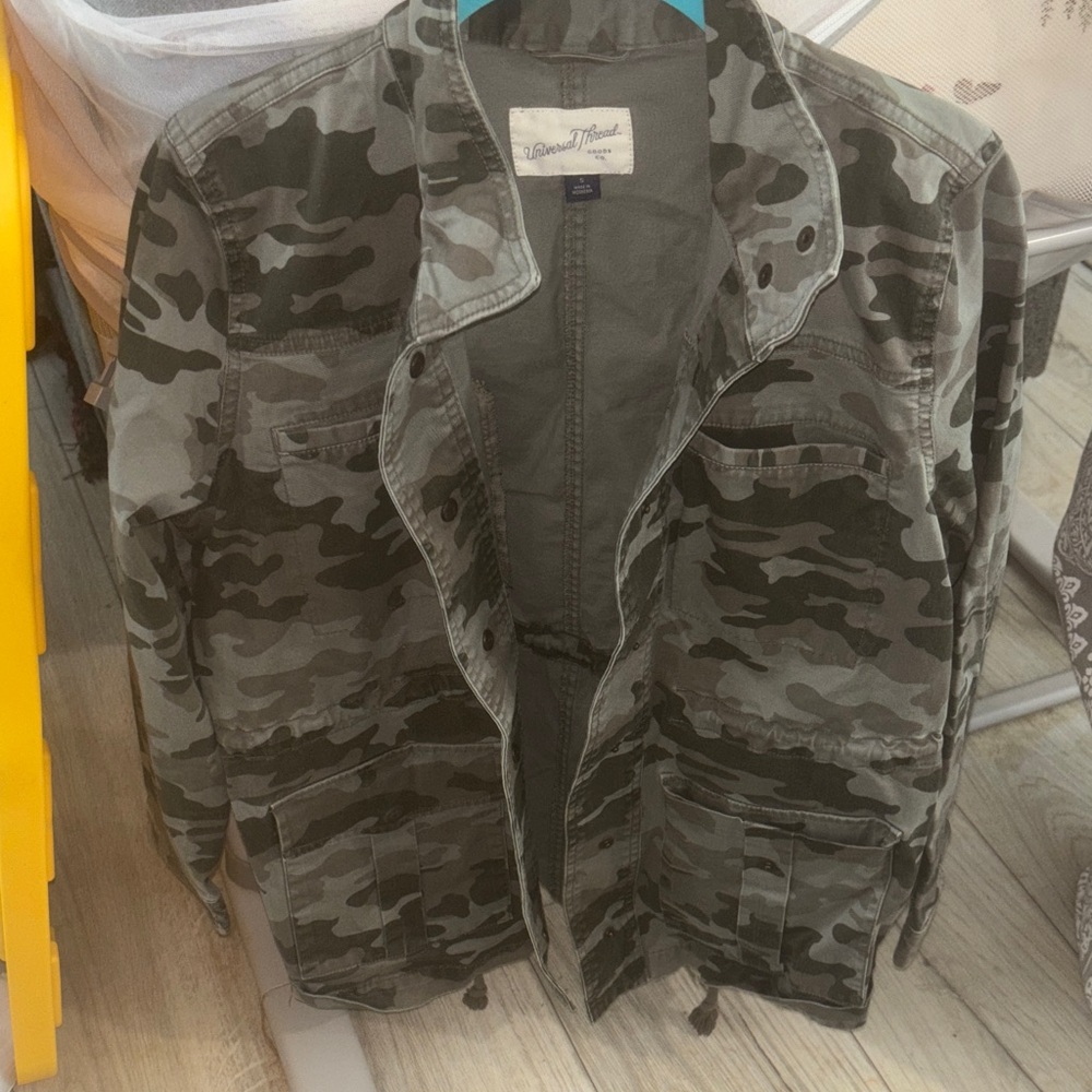 Universal Thread Camouflage Jacket